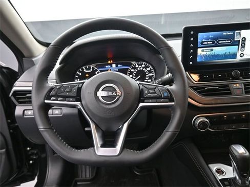 Used 2023 Nissan Altima 2.5 SV w/ SV Premium Package image 7