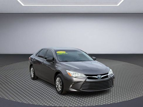 Used 2016 Toyota Camry LE FWD image 1