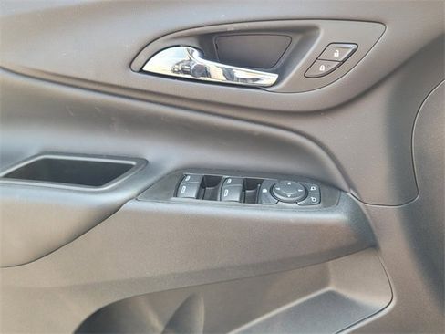 Used 2023 Chevrolet Equinox LT image 30