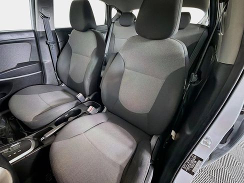 Used 2012 Hyundai Accent GS image 11