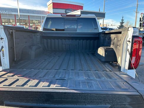 Used 2022 GMC Sierra 1500 AT4 w/ AT4 Premium Package image 14