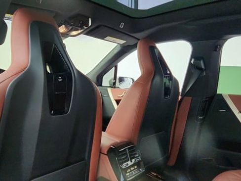 Used 2024 BMW iX xDrive50 w/ Premium Package AWD/4WD image 30