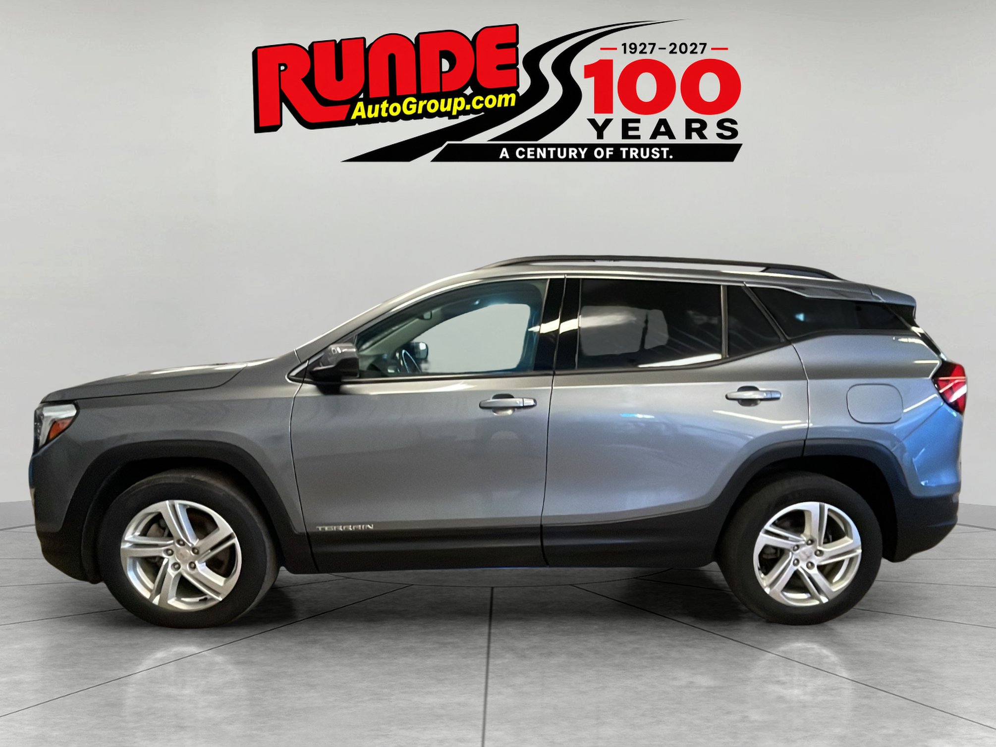 Used 2018 GMC Terrain SLE w/ Driver Convenience Package AWD/4WD image 2