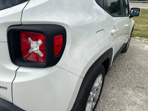 Used 2016 Jeep Renegade Latitude FWD image 22