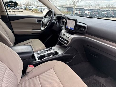 Used 2023 Ford Explorer XLT image 9