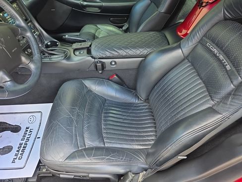 Used 2004 Chevrolet Corvette Convertible w/ Preferred Equipment Group RWD image 15