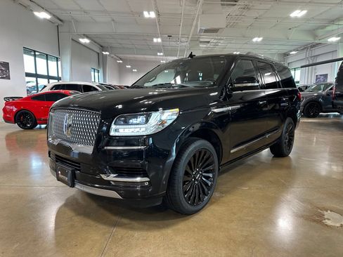 Used 2021 Lincoln Navigator Reserve w/ Luxury Package AWD/4WD image 3