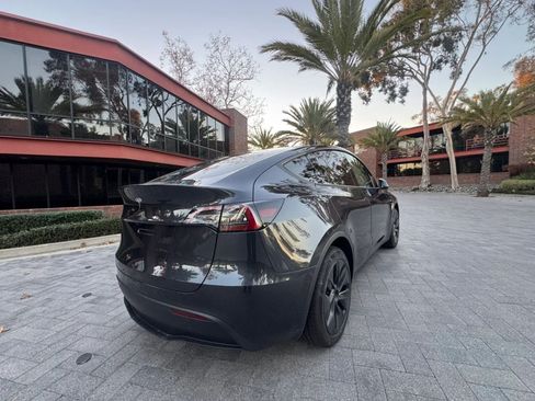Used 2024 Tesla Model Y Long Range RWD image 5