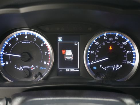 Used 2019 Toyota Highlander LE FWD image 18