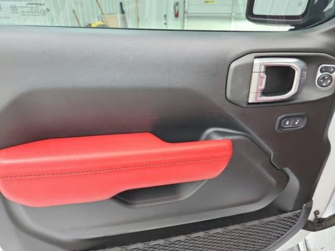 Used 2024 Jeep Wrangler Unlimited Rubicon w/ Technology Group image 38