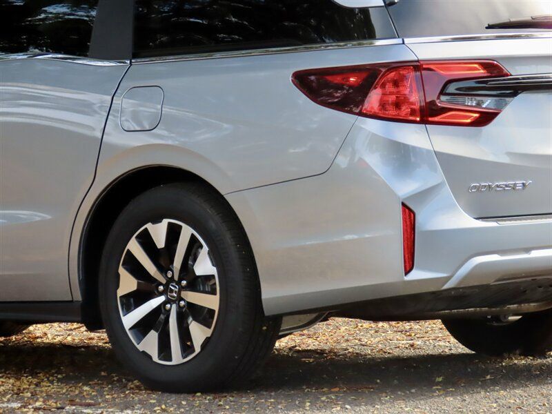 Used 2025 Honda Odyssey EX-L image 8