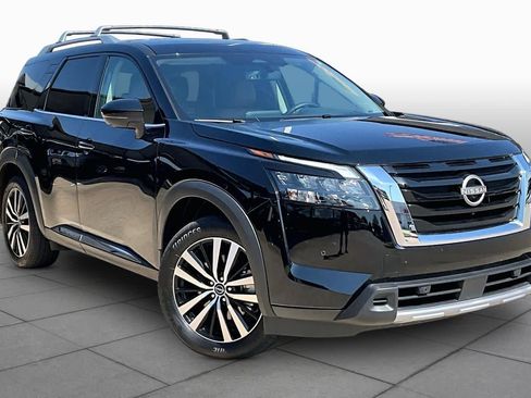 Certified 2025 Nissan Pathfinder Platinum w/ Cargo Package FWD image 2