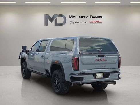 Used 2025 GMC Sierra 2500 AT4 w/ AT4 Premium Plus Package AWD/4WD image 13