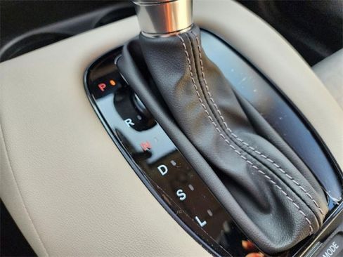 Used 2025 Honda HR-V LX image 18