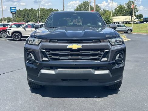 Used 2024 Chevrolet Colorado LT RWD image 3