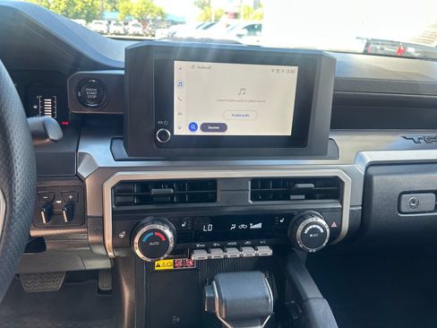 Certified 2025 Toyota Tacoma SR5 AWD/4WD image 20