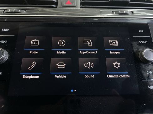 Used 2018 Volkswagen Tiguan SE w/ Panoramic Sunroof Package image 34
