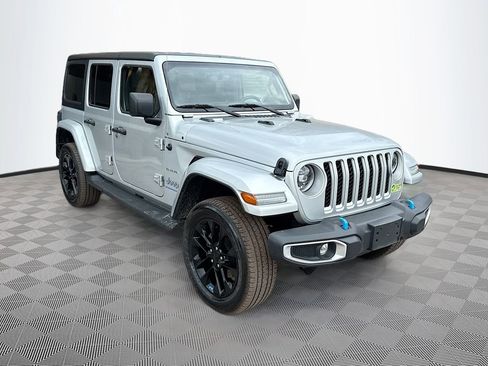 Used 2023 Jeep Wrangler Unlimited Sahara w/ Cold Weather Group image 4