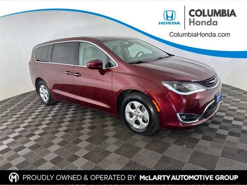 Used 2018 Chrysler Pacifica Touring Plus FWD image 1