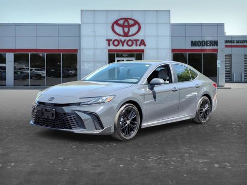 Certified 2025 Toyota Camry SE w/ Convenience Package image 1