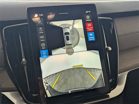 New 2026 Volvo XC90 T8 Plus w/ Protection Package Premier image 16