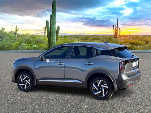 Certified 2025 Nissan Kicks SV image 4