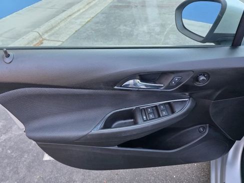 Used 2018 Chevrolet Cruze LS image 11
