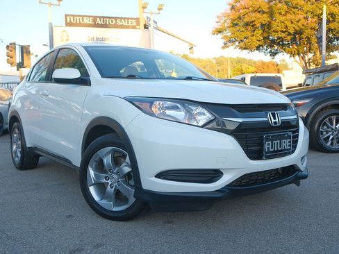 Used 2017 Honda HR-V LX image 3