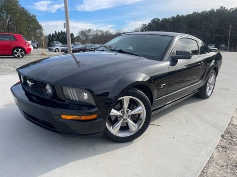 Used 2006 Ford Mustang GT Premium image 3