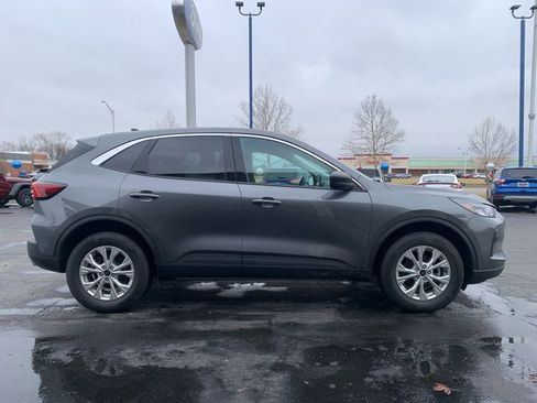 Used 2023 Ford Escape Active AWD/4WD image 2