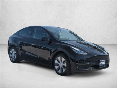 Used 2023 Tesla Model Y Long Range image 3
