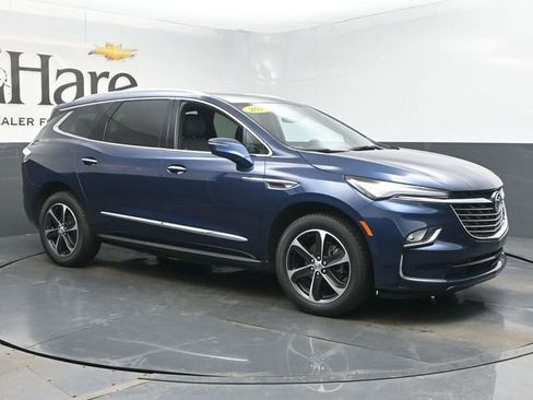 Used 2024 Buick Enclave Essence w/ LPO, Touring Package image 6