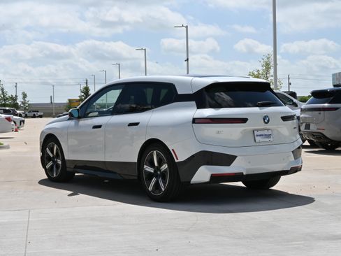 Certified 2023 BMW iX xDrive50 w/ Premium Package AWD/4WD image 7