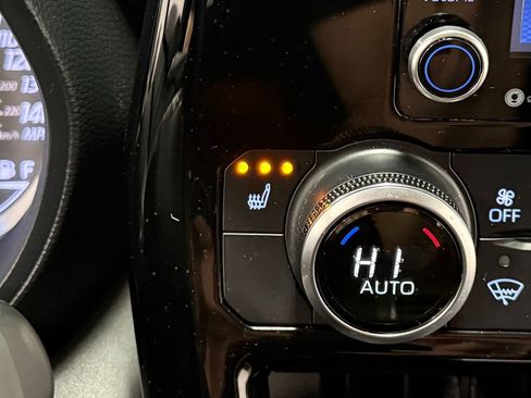 Used 2021 Toyota Highlander LE image 23