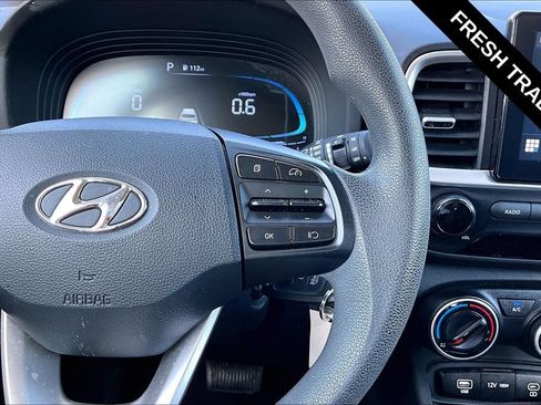 Used 2023 Hyundai Venue SE FWD image 14