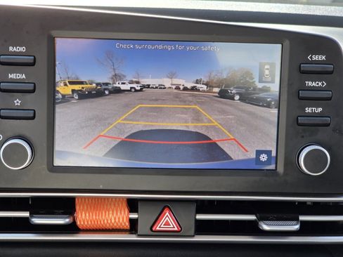 Used 2023 Hyundai Elantra SEL image 18