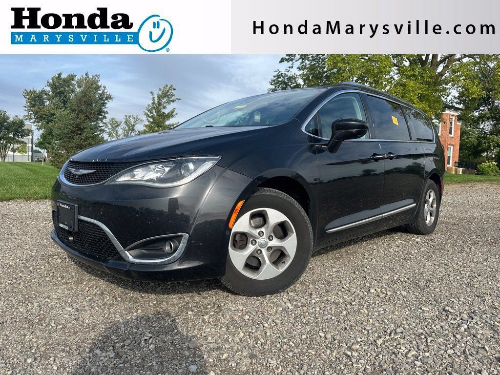 Used 2017 Chrysler Pacifica Touring-L Plus w/ Advanced Safetytec Group FWD image 1
