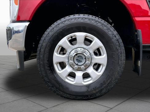 Used 2023 Ford F250 XLT w/ FX4 Off-Road Package AWD/4WD image 11