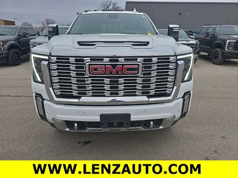 Used 2025 GMC Sierra 3500 Denali image 2