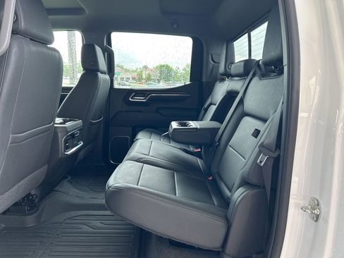 Used 2023 GMC Sierra 1500 SLT image 9
