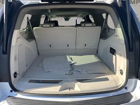 Used 2025 Cadillac Escalade ESV Sport Platinum w/ LPO, ONYX Package image 33