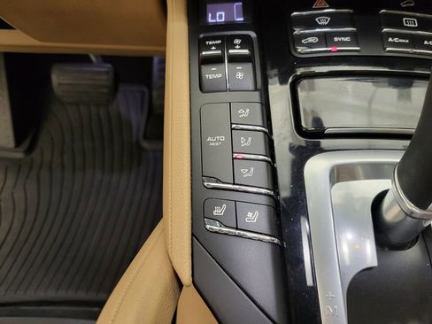 Used 2018 Porsche Cayenne Platinum Edition image 10