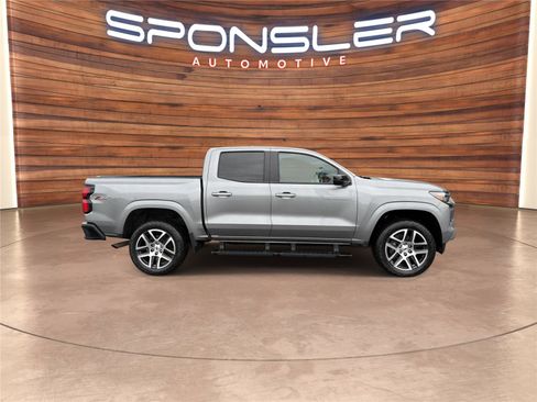Used 2023 Chevrolet Colorado Z71 w/ Z71 Convenience Package 2 AWD/4WD image 8