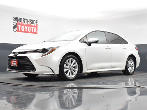Used 2025 Toyota Corolla LE w/ LE Premium Package image 31