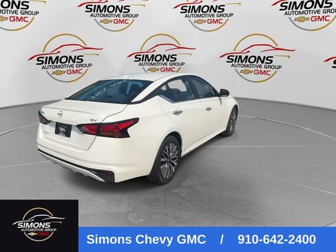 Used 2024 Nissan Altima 2.5 SV FWD image 10