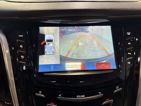 Used 2019 Cadillac Escalade Premium Luxury image 24