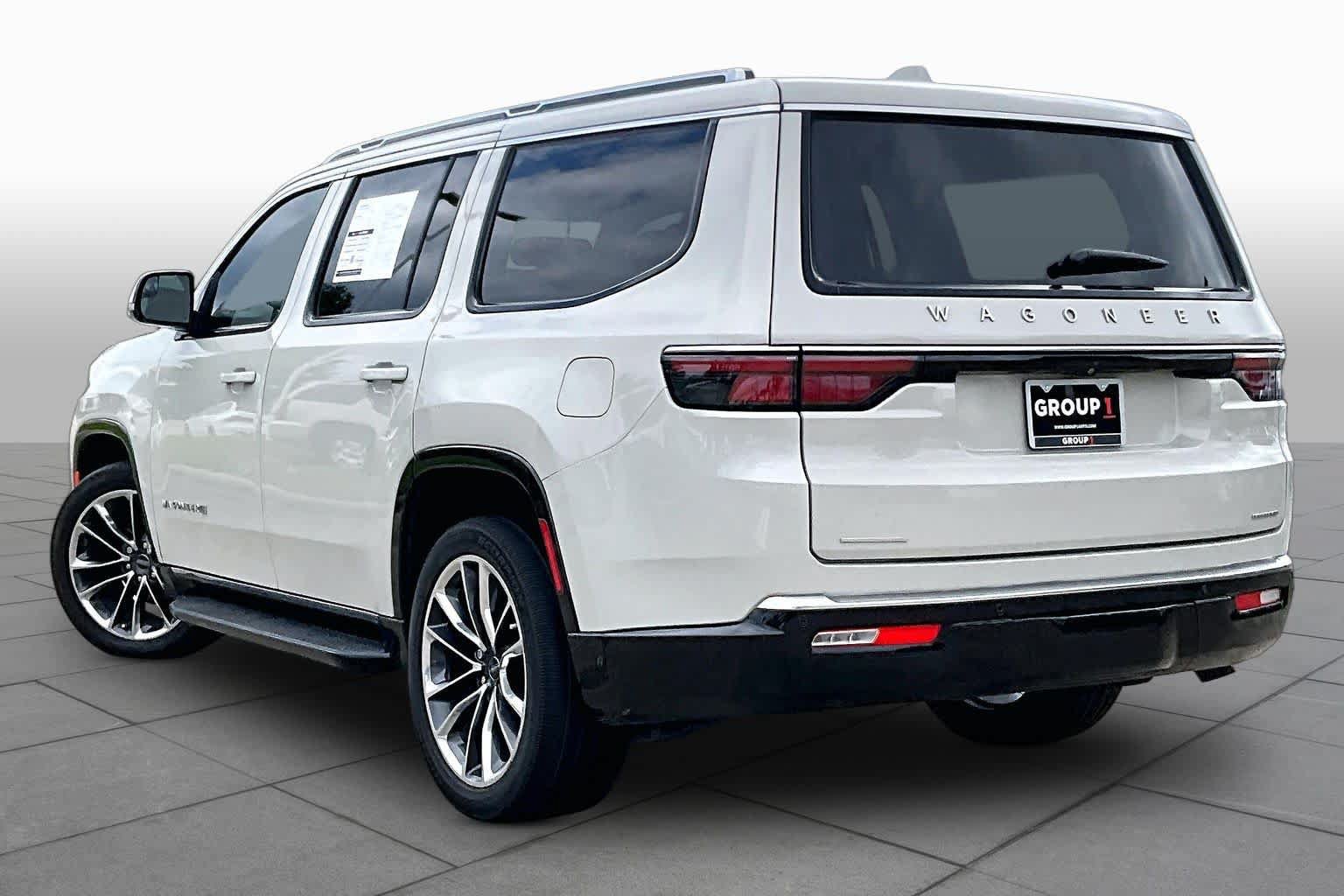 Used 2022 Jeep Wagoneer Series II w/ Convenience Group I AWD/4WD image 11