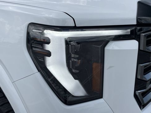 Used 2024 GMC Sierra 2500 AT4 w/ AT4 Premium Plus Package AWD/4WD image 6