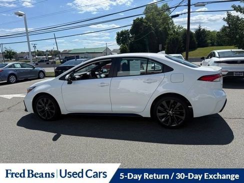 Used 2025 Toyota Corolla SE w/ SE Premium Package FWD image 19