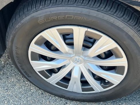 Used 2021 Toyota Camry LE FWD image 10
